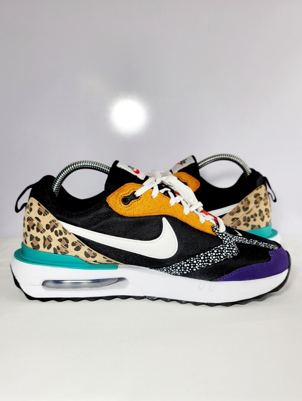 Nike Womens Size 11.5 Air Max SE Safari Animal  Print sneakers.